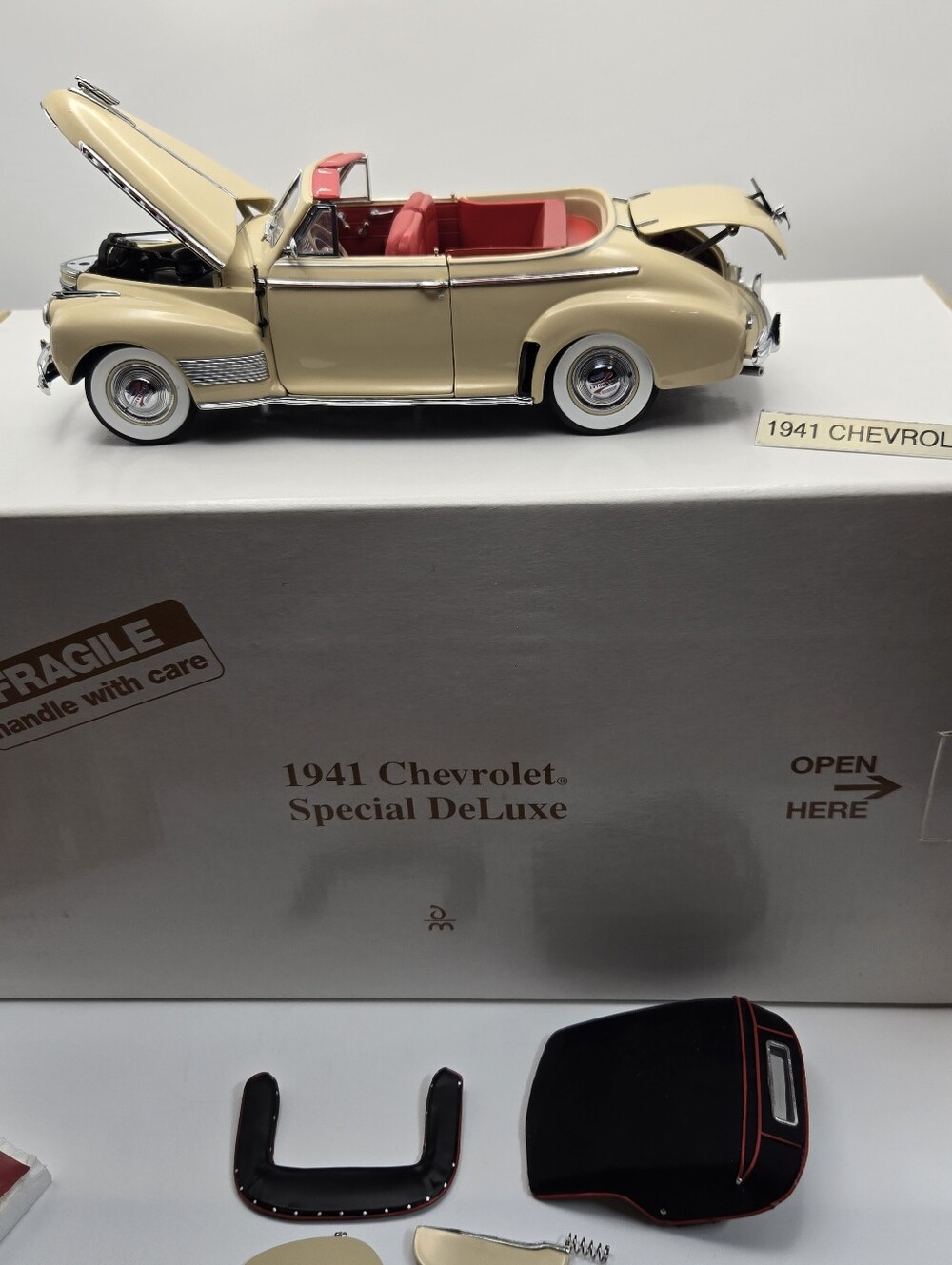 Danbury Mint 1/24 scale 1941 Chevrolet Special Deluxe Convertible